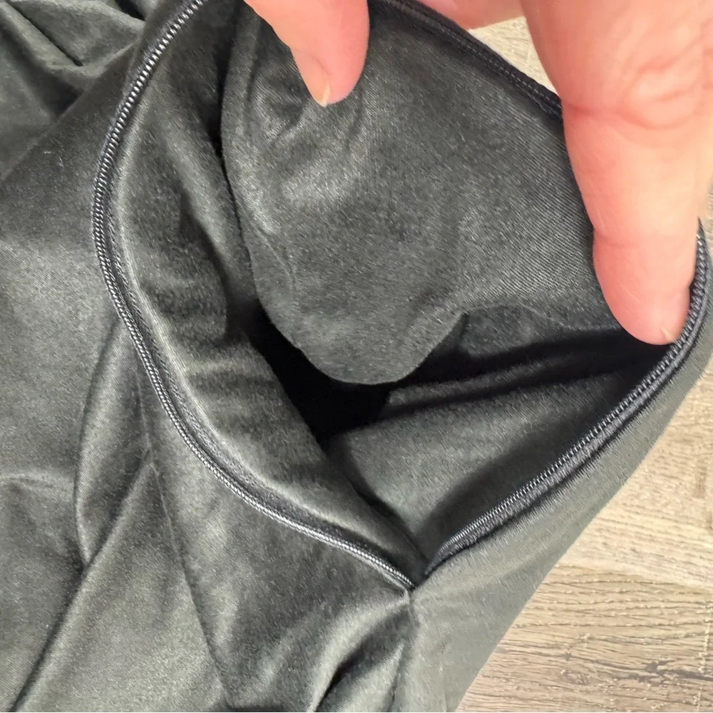 Beyond Yoga Infinity Scarf Hidden Pocket Classic Black Athleisure Layering